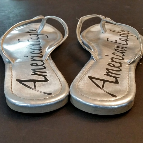 AMERICAN EAGLE Silver Flip Flops Sandals size 8 - Picture 3 of 5